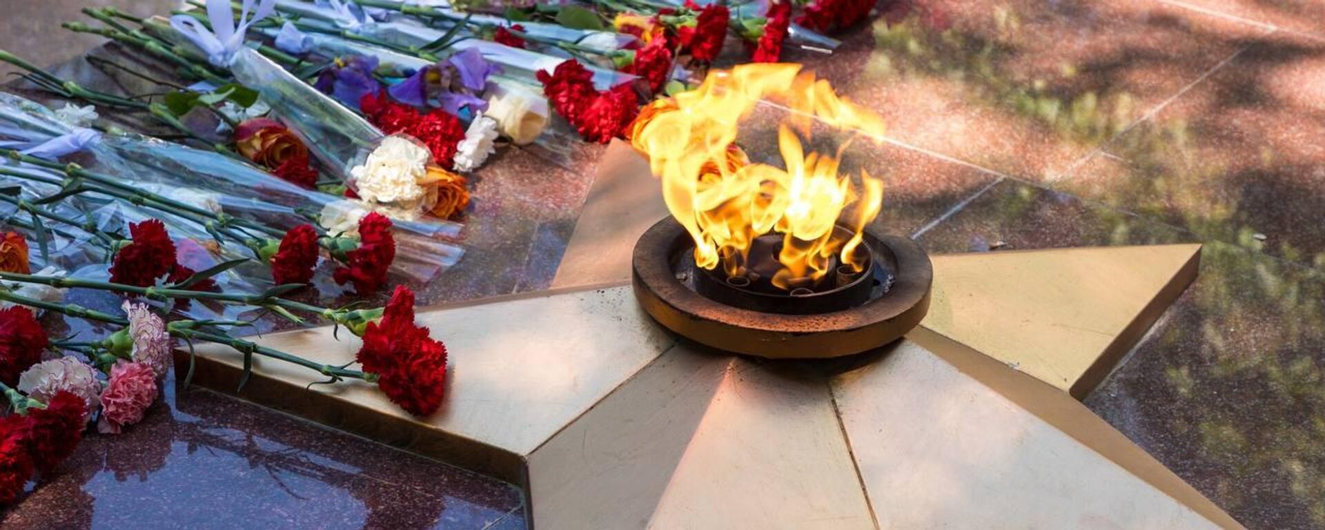 Вечный огонь - Sputnik Қазақстан, 1920, 09.05.2025