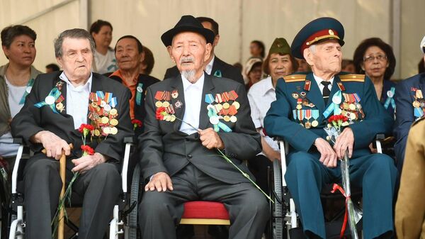 Ветераны ВОВ на празднике в День Победы, архивное фото - Sputnik Казахстан