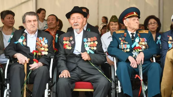 Ветераны ВОВ на празднике в День Победы, архивное фото - Sputnik Казахстан