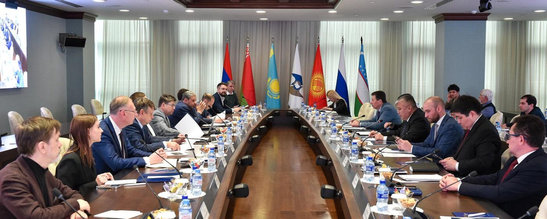 ЕАЭО электронды халықаралық жүкқұжаттарын пайдалану бойынша пилоттық жобаға кірісті - Sputnik Қазақстан, 1920, 12.05.2025