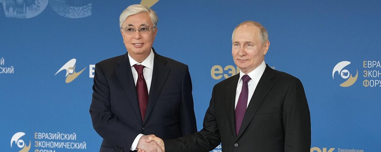 Смотреть монтаждау секс әйел алдап порно Үнді фильміндегі жалаңаш кеуделер