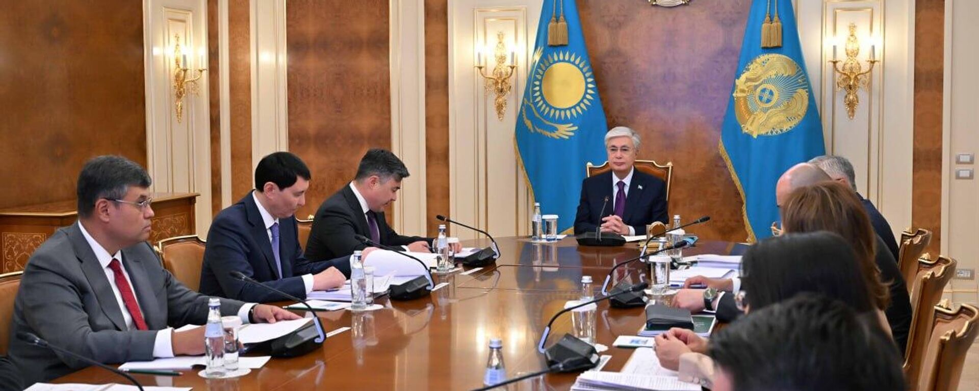 Нацбанк Казахстана представил годовой отчет президенту Токаеву  - Sputnik Казахстан, 1920, 13.05.2025