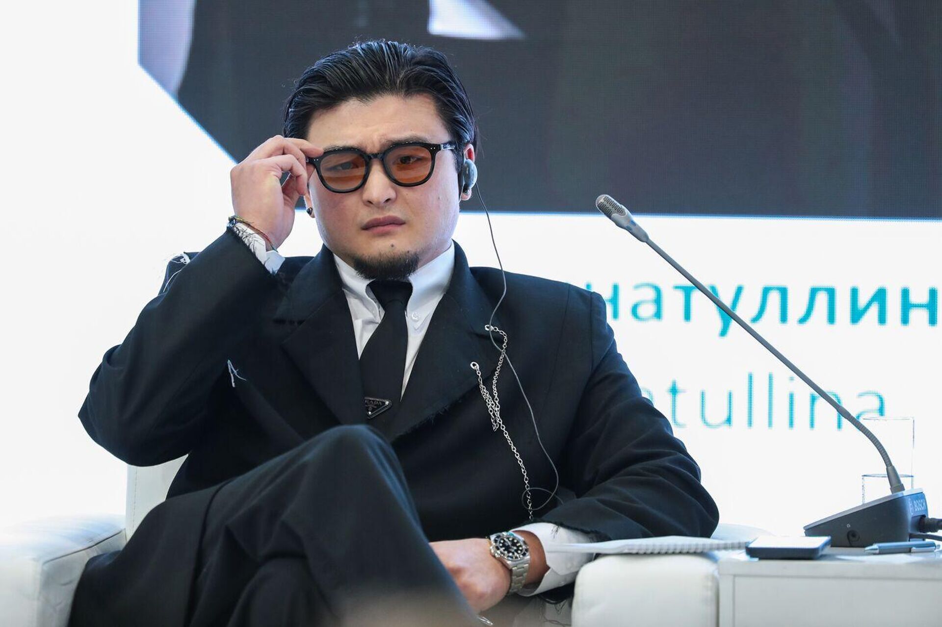 Анатолий Цой, российский и казахский певец корейского происхождения, телеведущий, актер и резидент продюсерского центра Инсайт Люди Анатолий Цой, российский и казахский певец корейского происхождения, телеведущий, актер и резидент продюсерского центра Инсайт Люди - Sputnik Казахстан, 1920, 15.11.2025