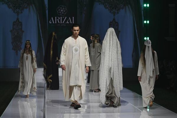 Бұл киім үлгілері ерлерге арналған киімдердің барынша қарапайым стилін көрсетеді.  - Sputnik Қазақстан