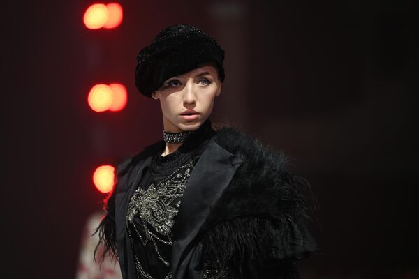 Биыл Modest Fashion Day 2025 фольклор мен ұлттық мұраны біріктіріп, сән әлеміндегі трендтерді үйлестірді. - Sputnik Қазақстан