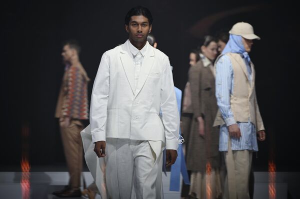 Дизайнерлер өз топтамасында дәстүр мен заманауилықты біріктіріп қолданған. - Sputnik Қазақстан