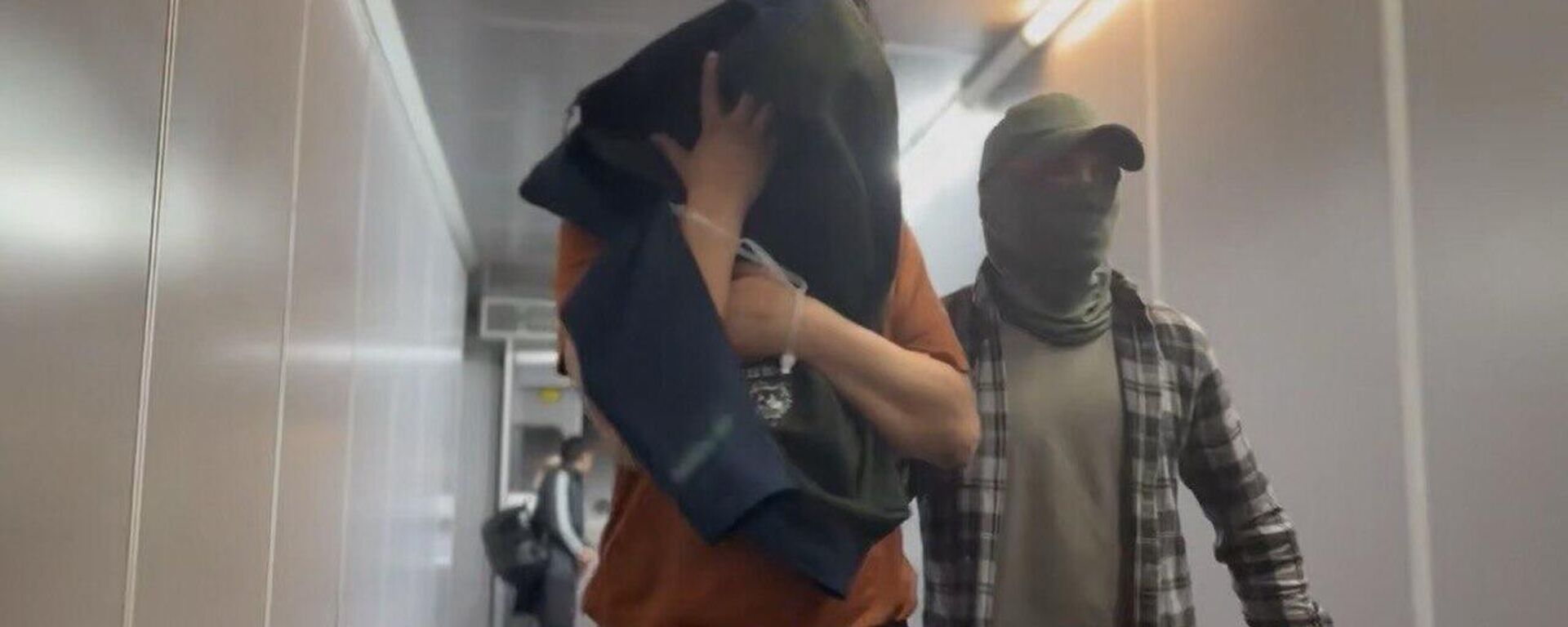 Опасного рецидивиста экстрадировали из Армении в Казахстан - Sputnik Казахстан, 1920, 16.05.2025