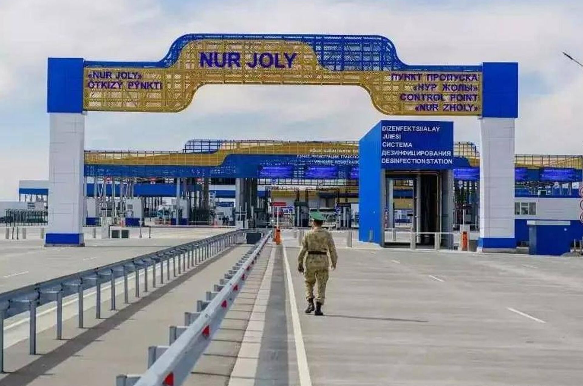 Казахстанско-китайский автомобильный пункт пропуска Нур жолы - Sputnik Казахстан, 1920, 25.04.2026