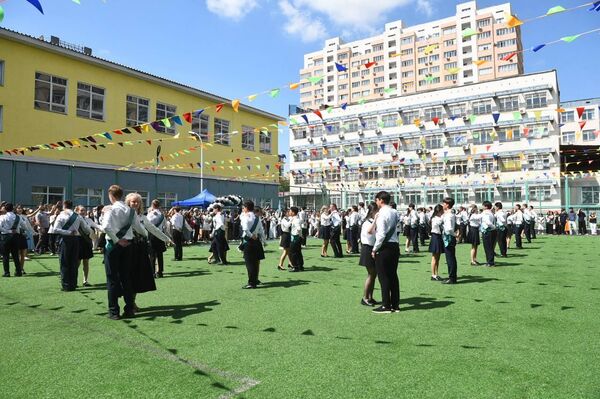 Алматыдағы № 22 мектеп-гимназияда соңғы қоңырау - Sputnik Қазақстан