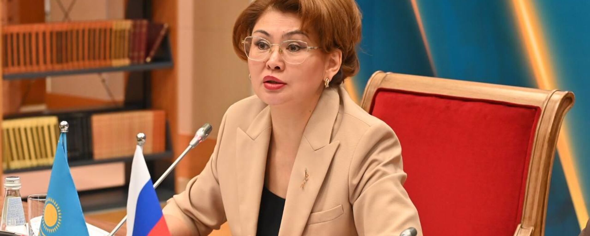 Аида Балаева и Ольга Любимова на круглом столе в Астане - Sputnik Қазақстан, 1920, 01.12.2025