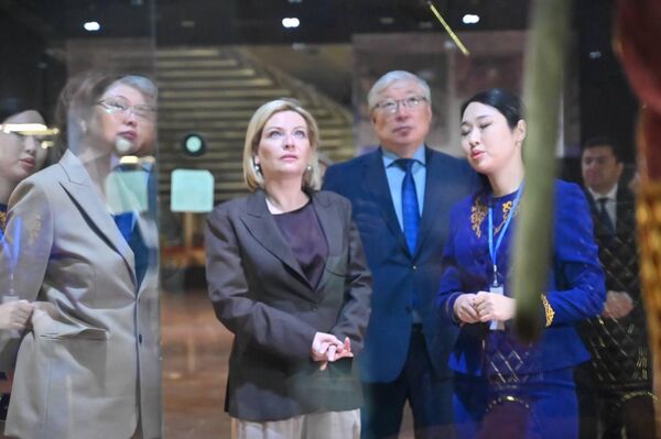 Аида Балаева и Ольга Любимова в Национальном музее Казахстана в Астане - Sputnik Казахстан