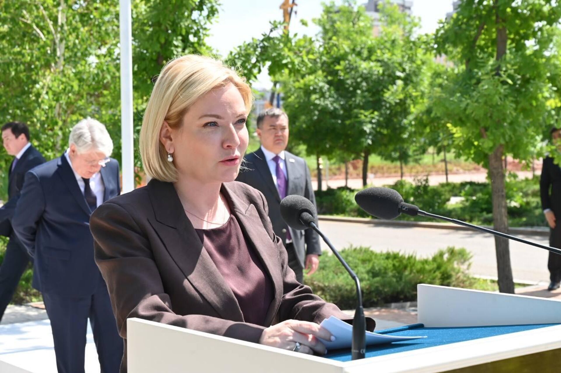 Аллею вечной дружбы между Казахстаном и Россией открыли в Астане  - Sputnik Казахстан, 1920, 28.05.2025