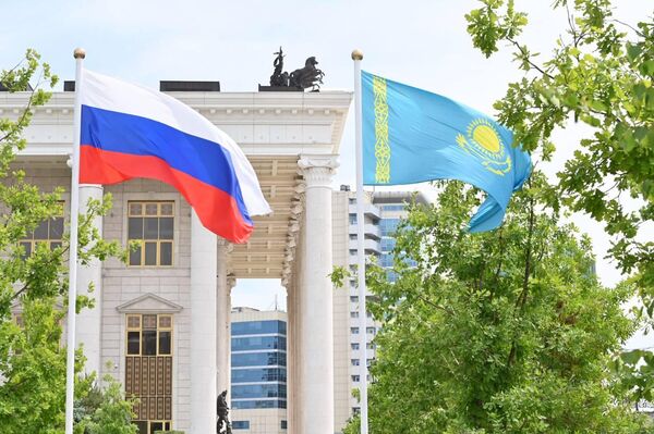 Аллею вечной дружбы между Казахстаном и Россией открыли в Астане - Sputnik Казахстан