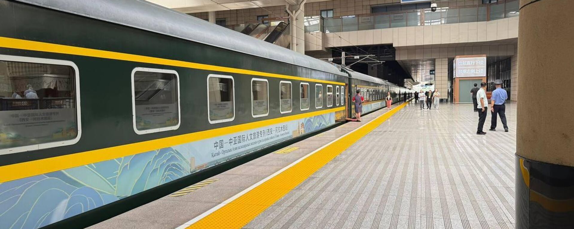 Сиань–Алматы бағыты бойынша алғашқы туристік пойыз сапарға аттанды - Sputnik Қазақстан, 1920, 29.05.2025