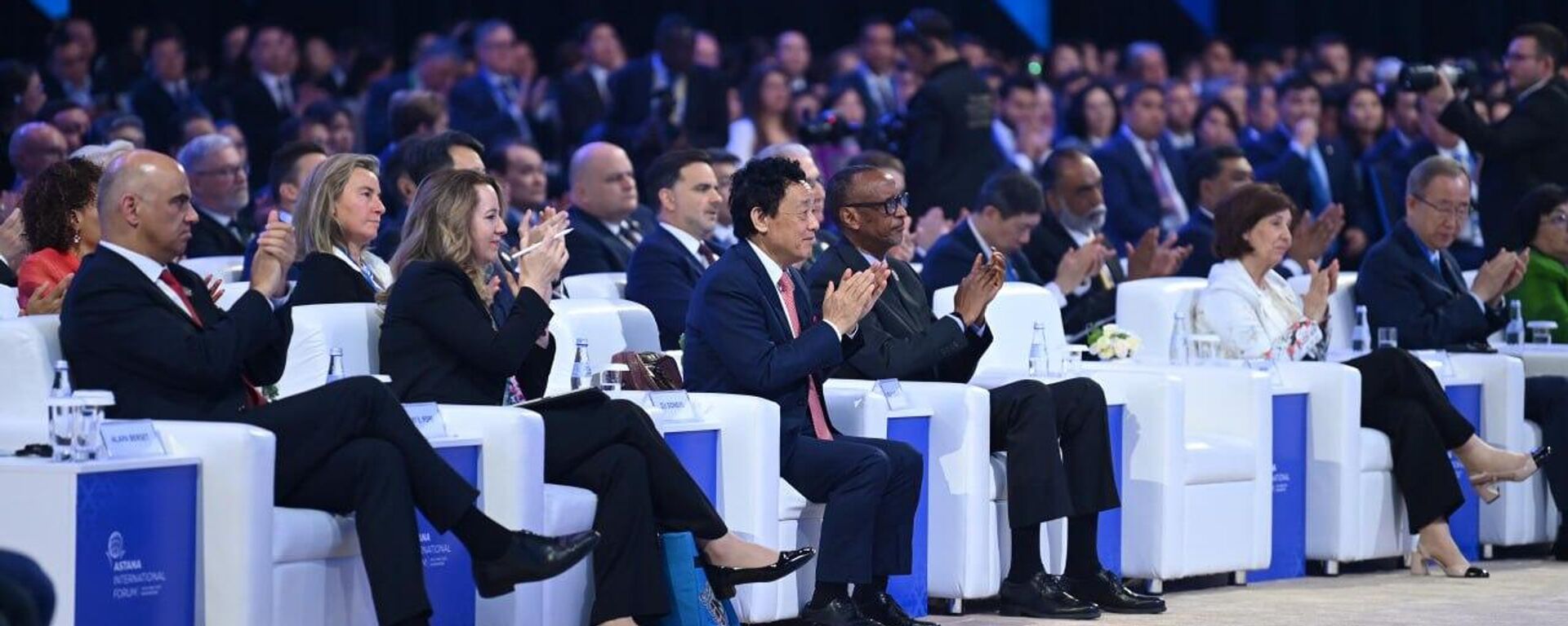 Токаев на Международном форуме Астана - Sputnik Қазақстан, 1920, 29.05.2025