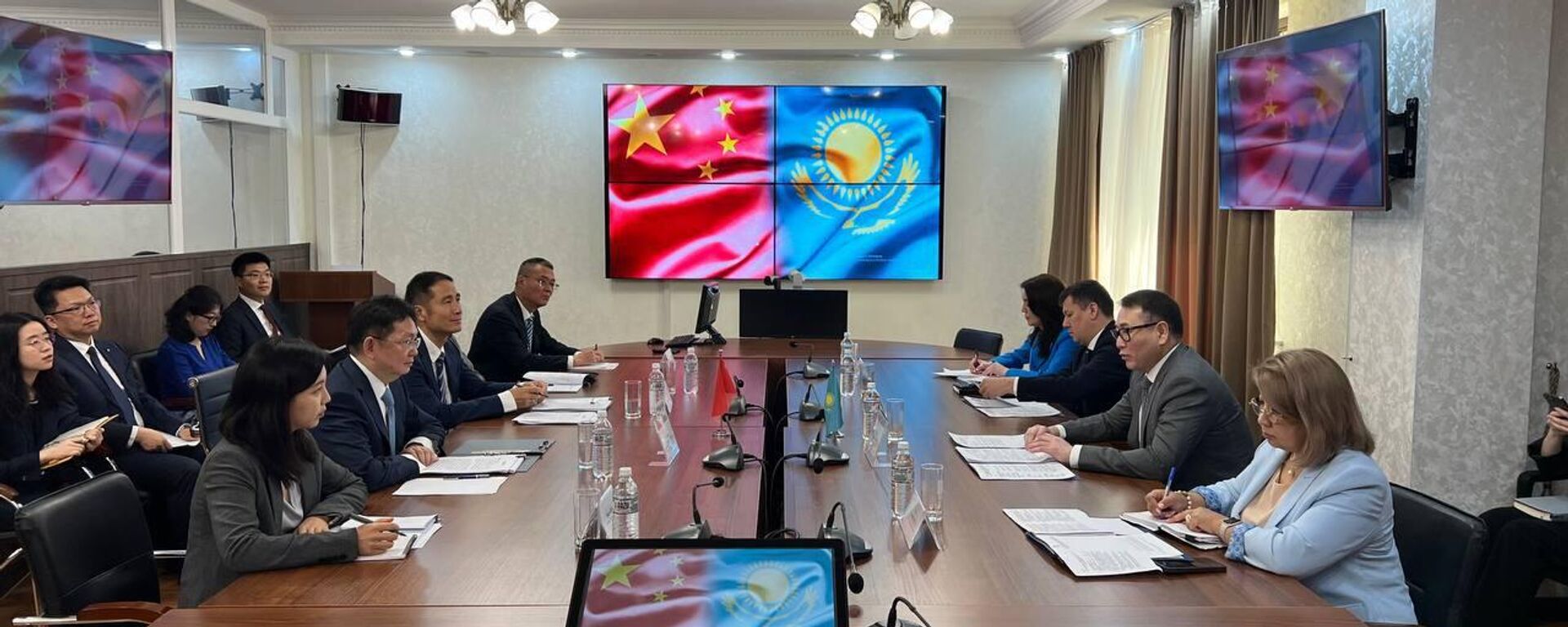 Қытайға экспорт 3 айда 42%-ке артты  - Sputnik Қазақстан, 1920, 30.05.2025