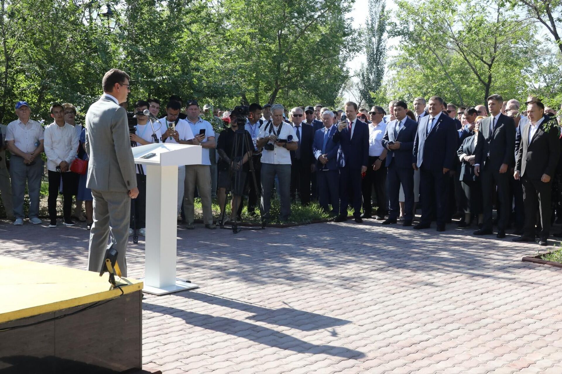 Торжественный митинг в честь 70-летия космодрома и города Байконур - Sputnik Казахстан, 1920, 02.06.2025