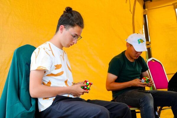 В Астане собрали изображение флага Казахстана из 3 тысяч кубиков Рубика - Sputnik Казахстан