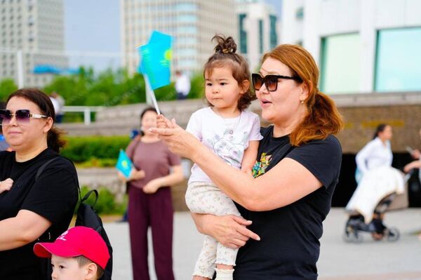 В Астане собрали изображение флага Казахстана из 3 тысяч кубиков Рубика - Sputnik Казахстан