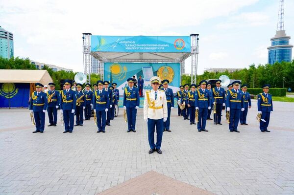 В Астане собрали изображение флага Казахстана из 3 тысяч кубиков Рубика - Sputnik Казахстан