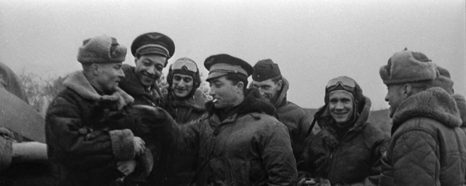 Мәскеуде қазақстандықтардың соғыс жылдарындағы ерліктеріне арналған фотокітап жарық көрді - Sputnik Қазақстан, 1920, 06.06.2025