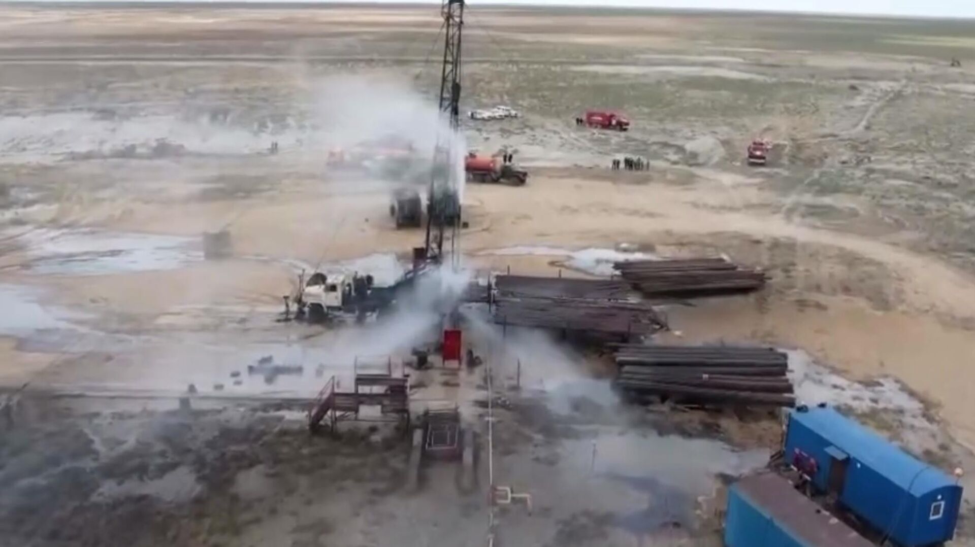 На месторождении в Мангистауской области произошел выброс газоводяной смеси из скважины  - Sputnik Казахстан, 1920, 06.06.2025