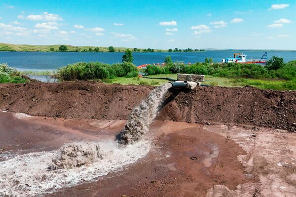 Астана су қоймасын тазалау жұмыстары Астана су қоймасын тазалау жұмыстары - Sputnik Қазақстан