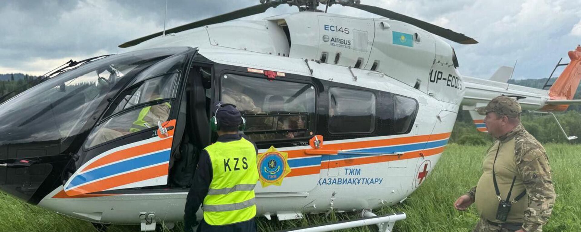 Спасатели отыскали пенсионерку при помощи вертолета в Восточно-Казахстанской области   - Sputnik Казахстан, 1920, 09.06.2025