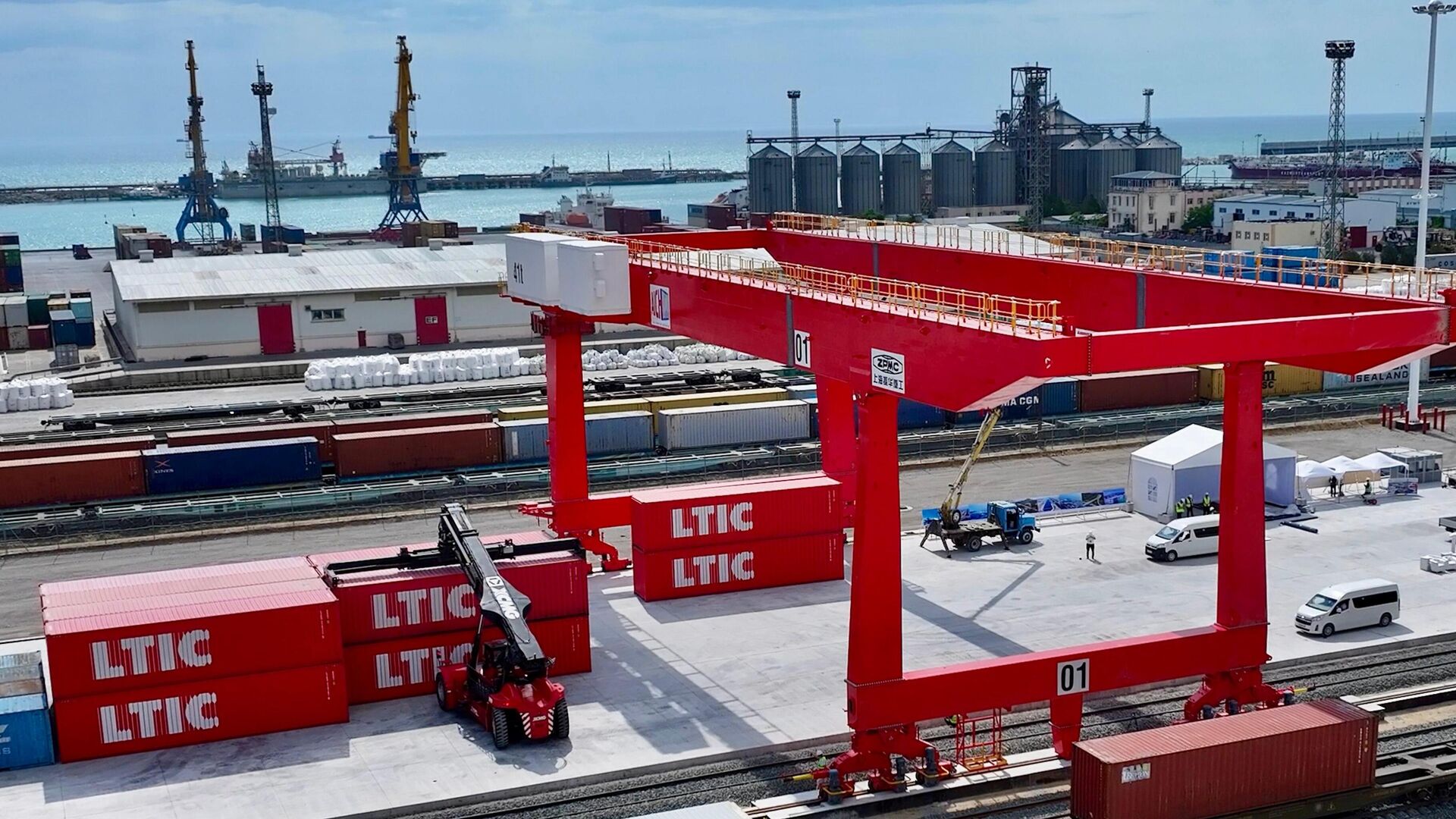 В Актау начал работу крупнейший в акватории Каспийского моря контейнерный хаб В Актау начал работу крупнейший в акватории Каспийского моря контейнерный хаб - Sputnik Казахстан, 1920, 09.06.2025