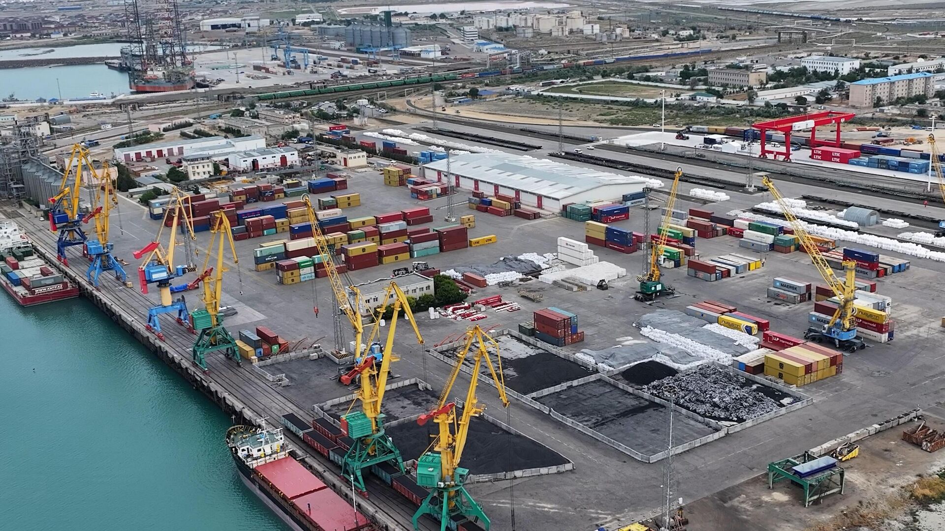 Контейнерный хаб в Актау Контейнерный хаб в Актау - Sputnik Казахстан, 1920, 09.06.2025