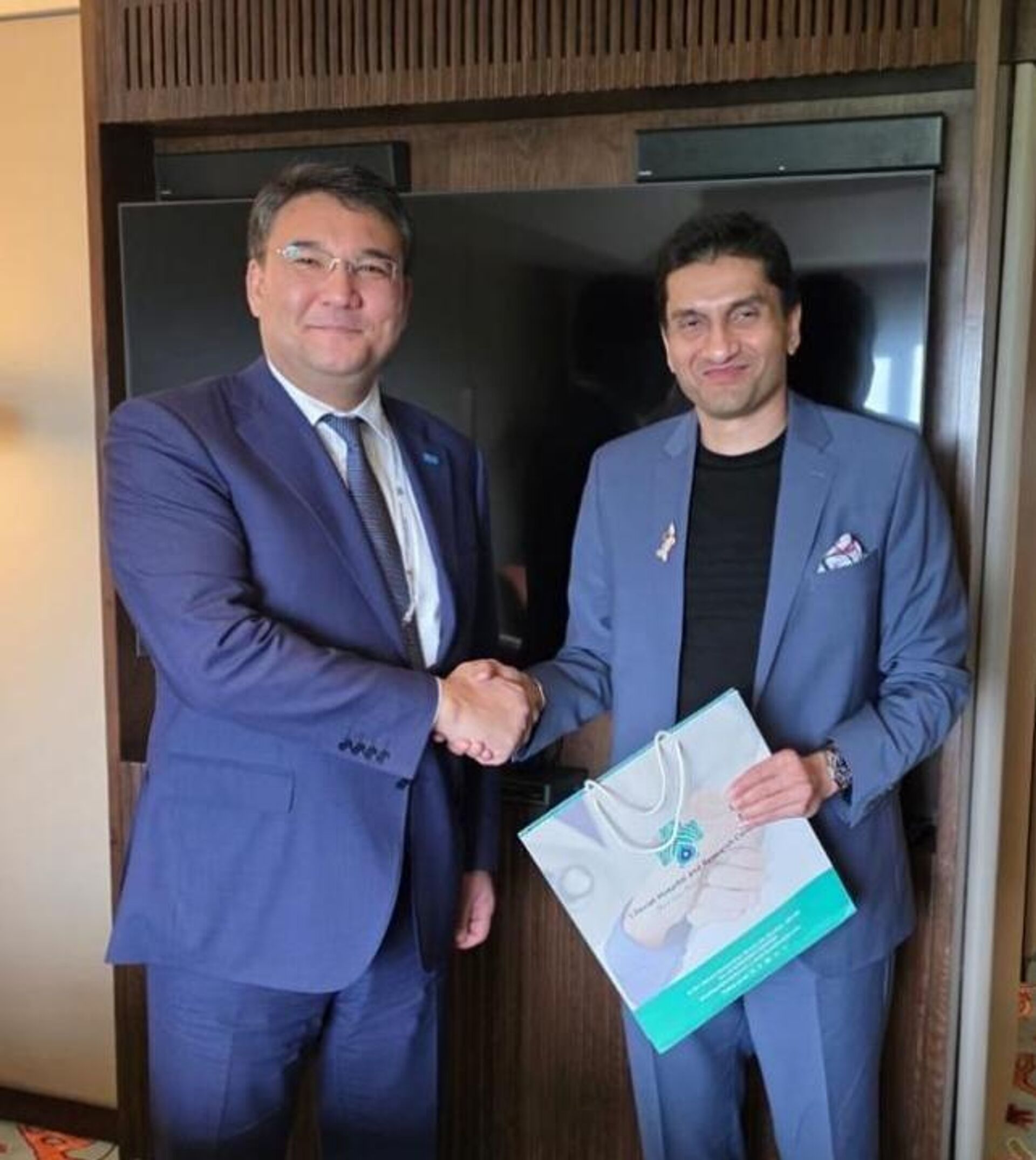 Председатель Комитета по инвестициям МИД РК Габидулла Оспанкулов провел ряд двусторонних встреч в Индии  - Sputnik Казахстан, 1920, 10.06.2025