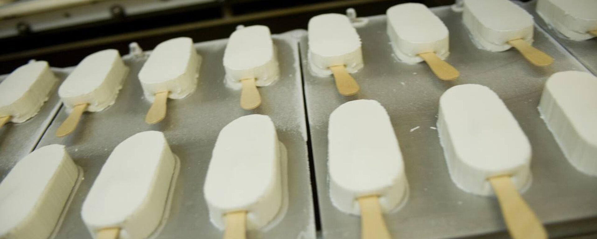 Производство мороженого  - Sputnik Казахстан, 1920, 10.06.2025