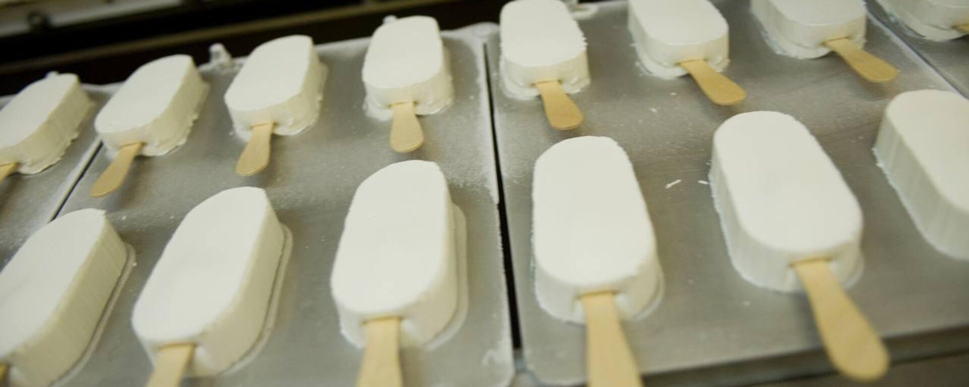 Производство мороженого  - Sputnik Казахстан, 1920, 10.06.2025