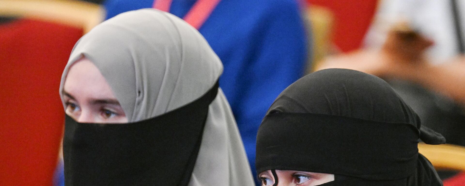 Қоғамдық орындарда бет-әлпетті бүркемелеуге ресми түрде тыйым салынды - Sputnik Қазақстан, 1920, 30.06.2025