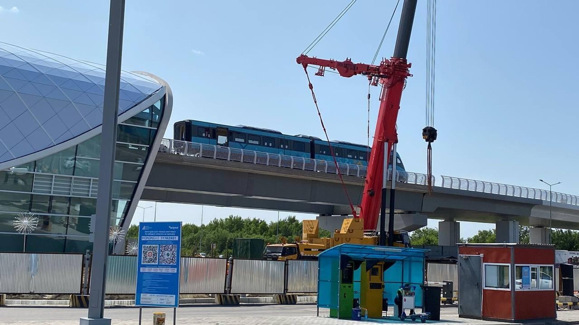 Первые два состава LRT в Астане поставили на рельсы - Sputnik Казахстан, 1920, 11.06.2025