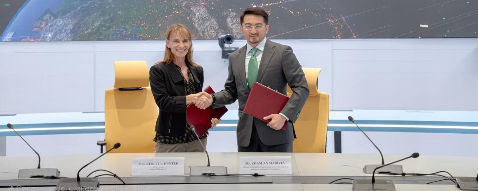 Минцифры Казахстана подписало соглашение с компанией Starlink  - Sputnik Казахстан, 1920, 12.06.2025