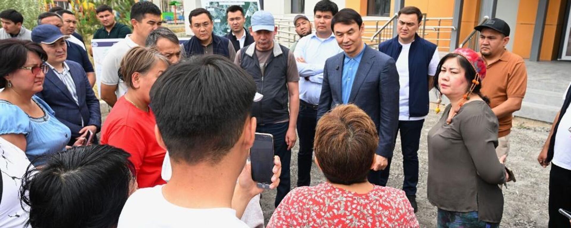 Алматы әкімі Дархан Сатыбалды Түрксіб ауданындағы нысандарды аралады - Sputnik Қазақстан, 1920, 15.06.2025