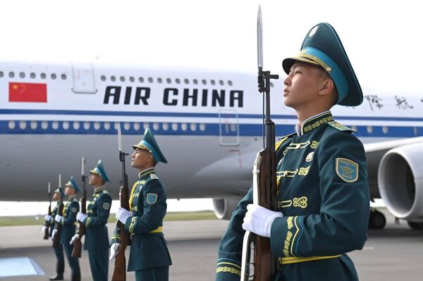 Токаев проводил Си Цзиньпина в аэропорту Астаны - Sputnik Казахстан