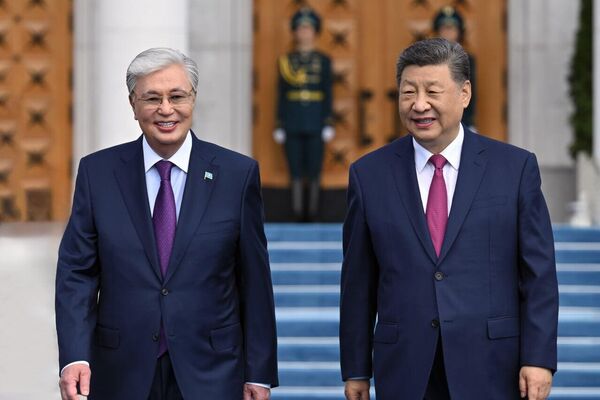 Касым-Жомарт Токаев и Си Цзиньпин - Sputnik Казахстан