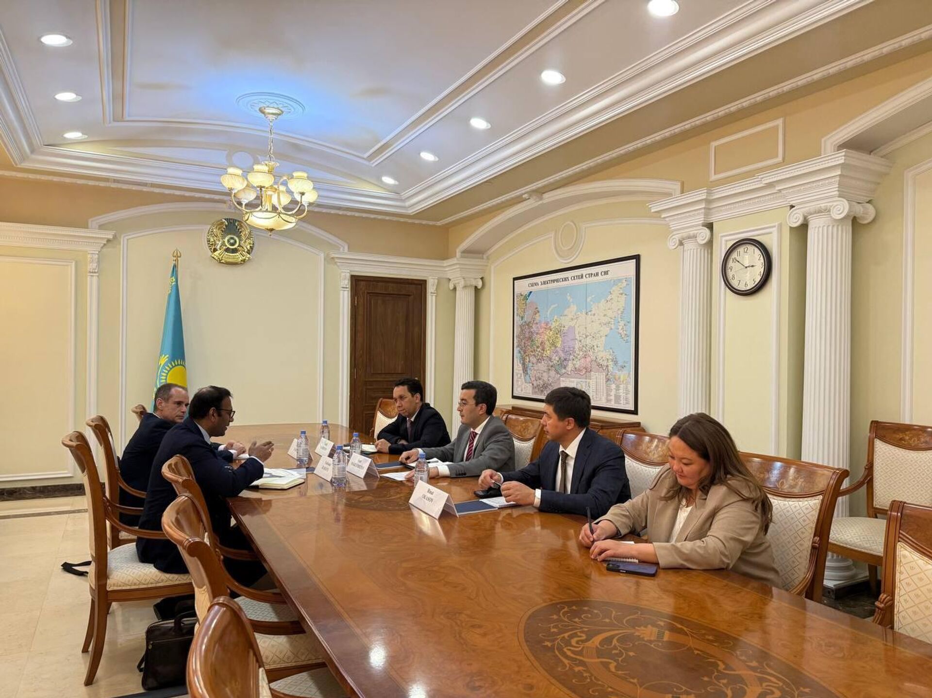 Встреча представителей Агентства по атомной энергии и французской компании  Électricité de France - Sputnik Казахстан, 1920, 19.06.2025