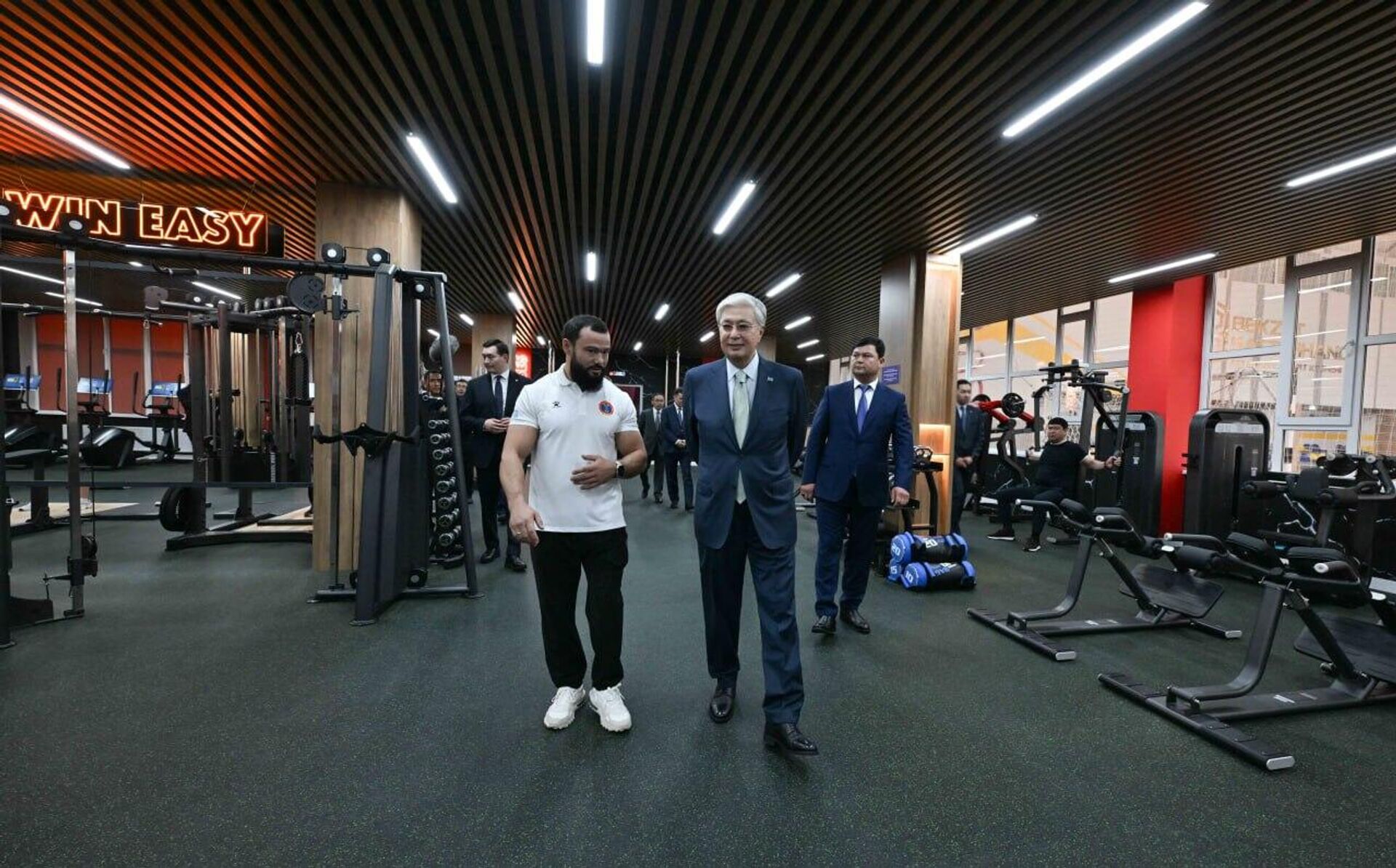 Токаев посетил спортивный комплекс имени Бекзата Саттарханова в Астане - Sputnik Казахстан, 1920, 19.06.2025