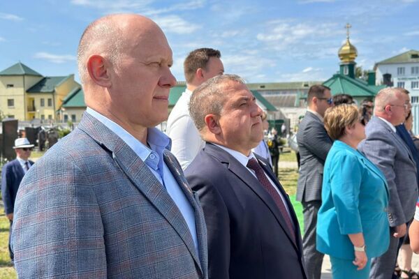 Торжественное открытие мемориальных досок в память о воинах-уроженцах города Казахстана, Москвы, Пензенской области и Удмуртии в Бресте - Sputnik Казахстан