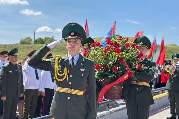 Церемония открытия памятного знака, посвященного советским пограничникам в Бресте - Sputnik Казахстан
