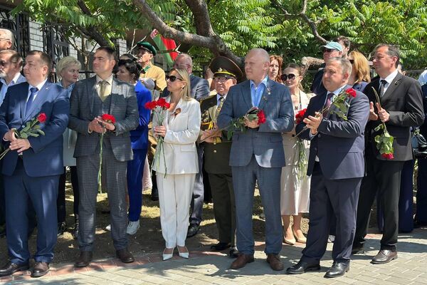 Церемония открытия памятного знака, посвященного советским пограничникам в Бресте - Sputnik Казахстан