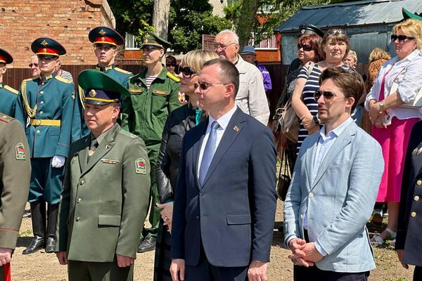 Церемония открытия памятного знака, посвященного советским пограничникам в Бресте - Sputnik Казахстан