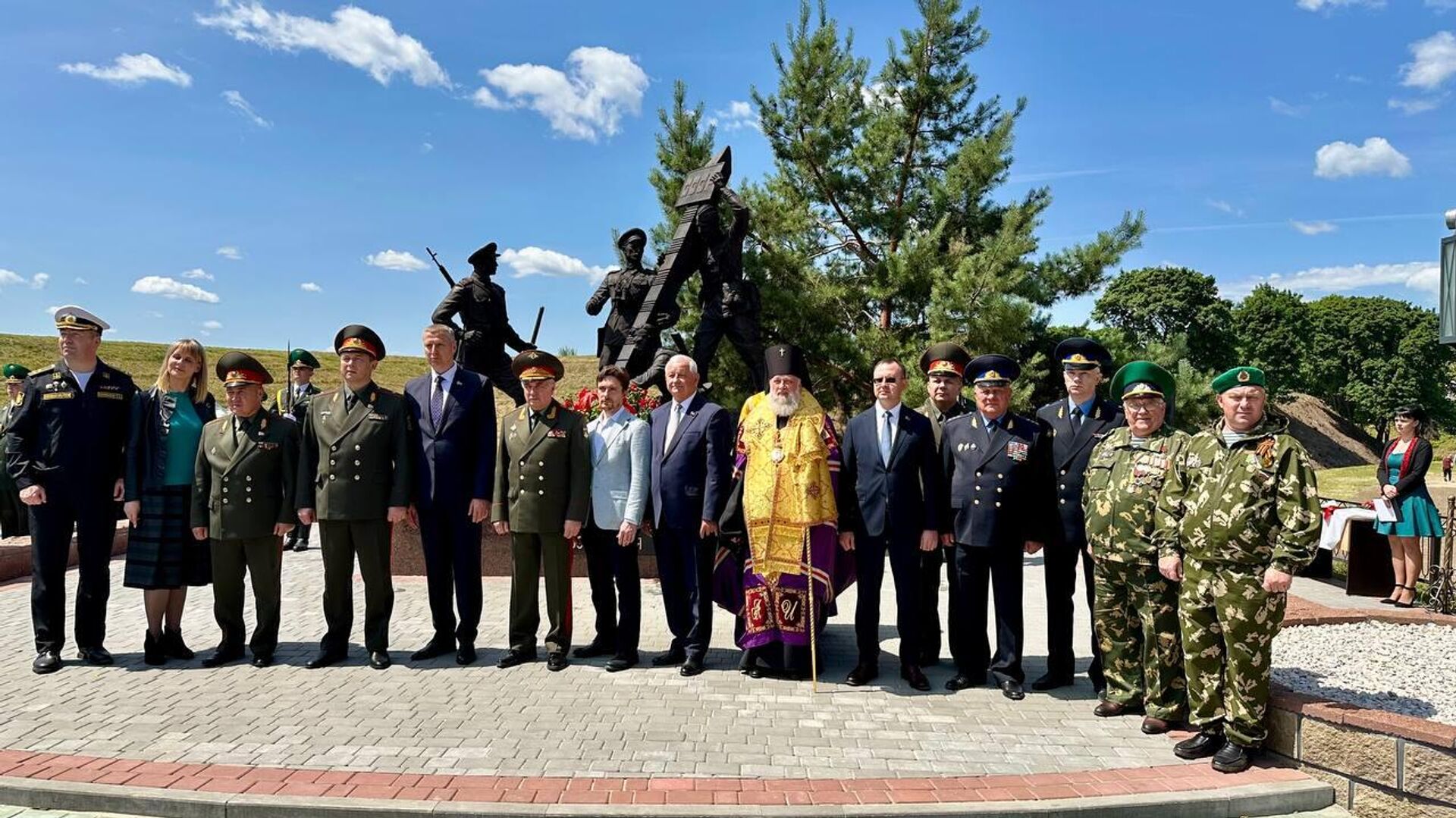 Церемония открытия памятного знака, посвященного советским пограничникам в Бресте - Sputnik Казахстан, 1920, 21.06.2025