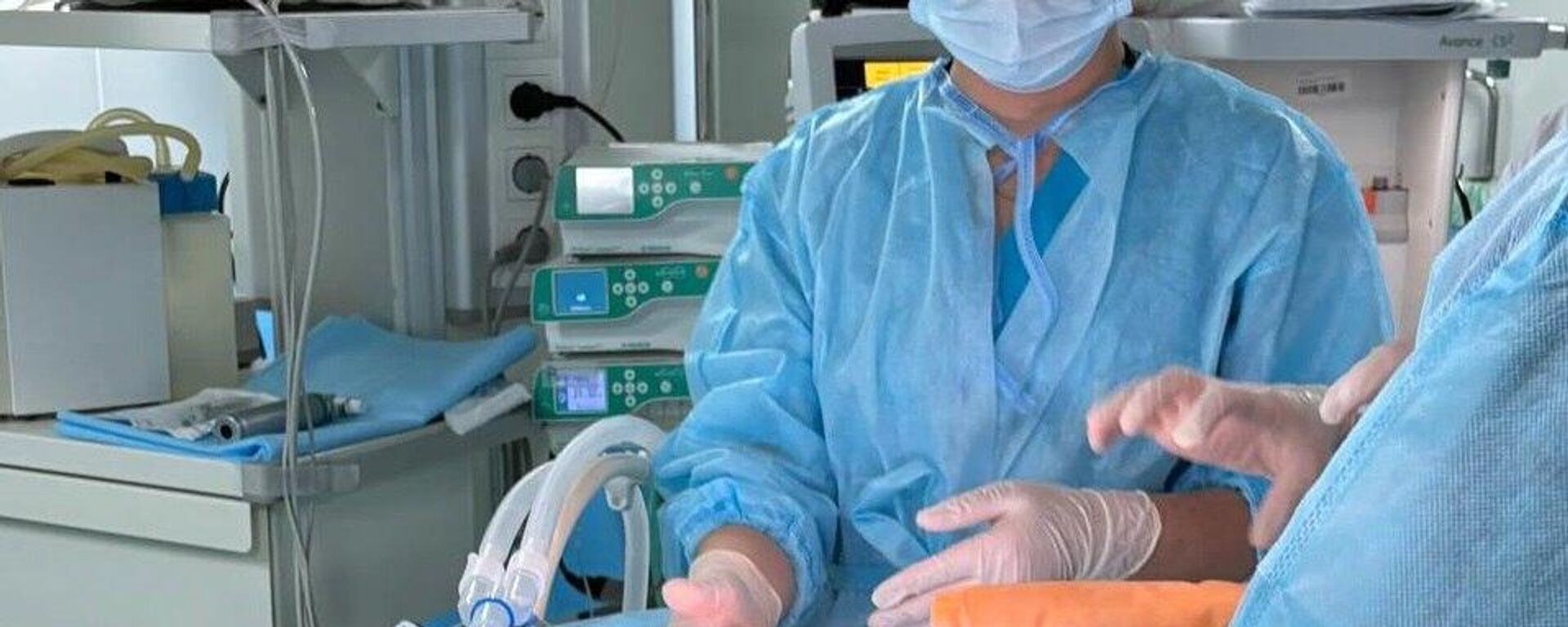 Кардиохирурги Казахстана спасли жизнь недоношенному младенцу  - Sputnik Казахстан, 1920, 27.06.2025