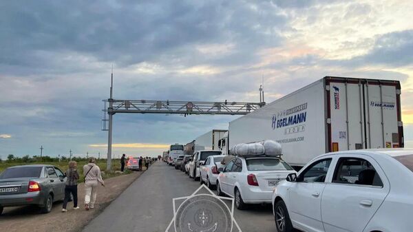 Большие заторы на границе Казахстана и России   - Sputnik Казахстан