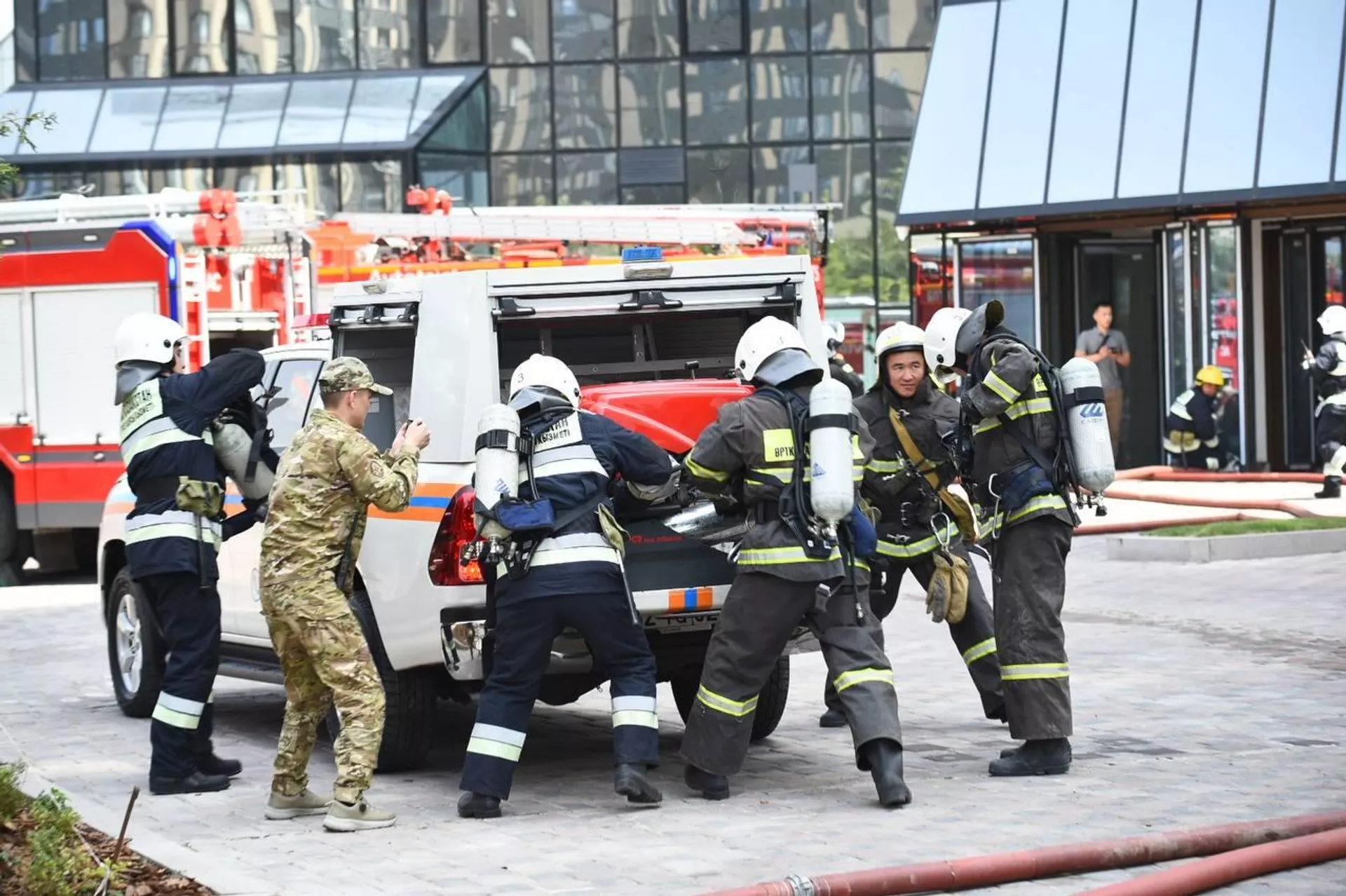 В Алматы проходит семинар по вопросам предупреждения и ликвидации пожаров с участием МЧС России и Беларуси - Sputnik Казахстан, 1920, 01.07.2025
