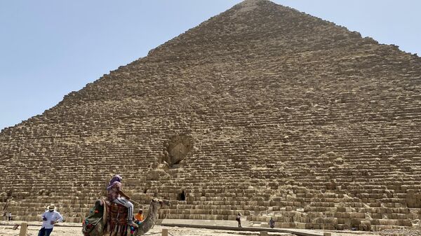 Пирамида Хеопса на плато Гиза в пригороде Каира - Sputnik Казахстан